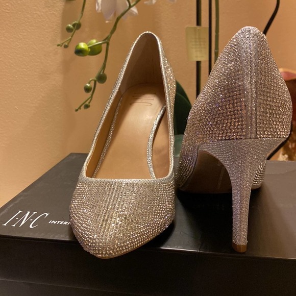 INC International Concepts Zitah Pumps Silver Crystal 7M - Picture 5 of 12